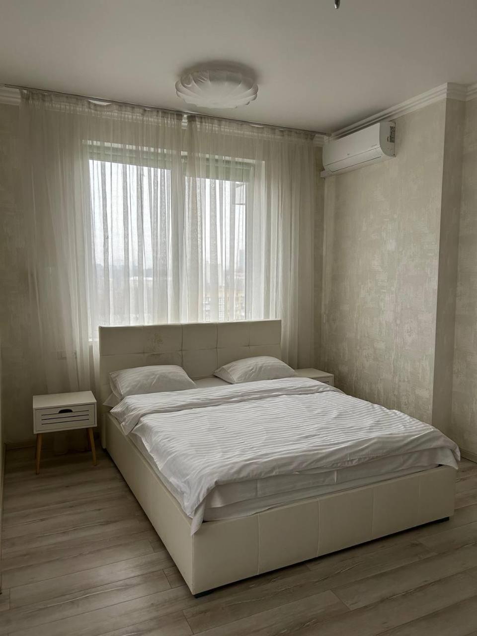 Apart Assistant On Smart Plaza Kiev Ngoại thất bức ảnh